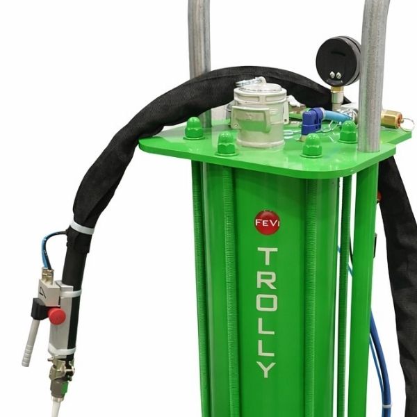 Sandblasting gun for compressor connected to a FEVI system for professional abrasive blasting