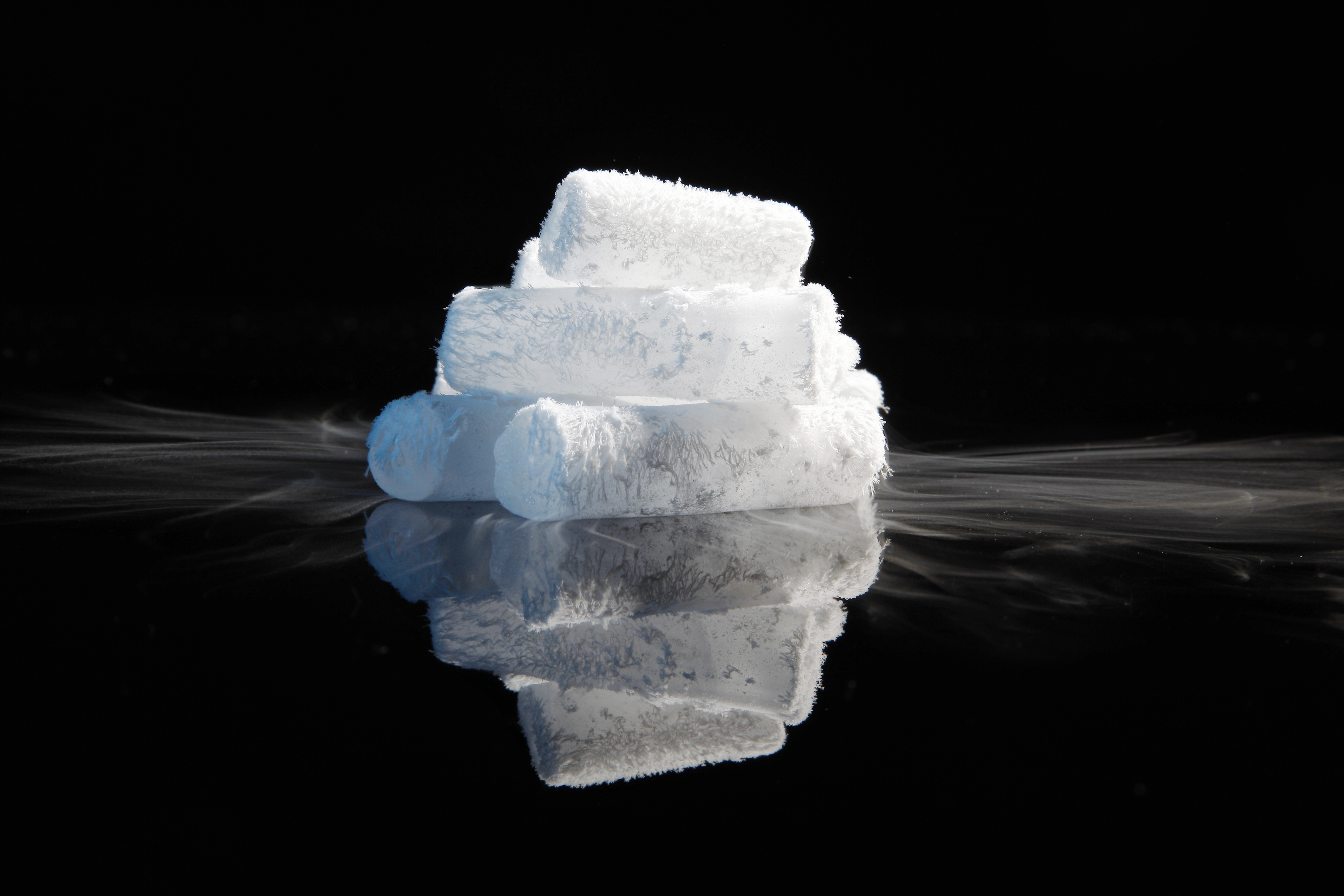Industrial cleaning with dry ice